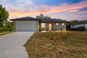 2822 52nd St W, Lehigh Acres