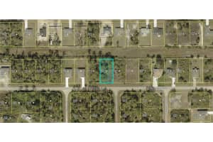 562 Woodview Drive, Lehigh Acres, FL 33972 - MLS#2025006818