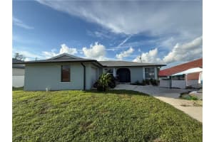 421 Sw 21st Ter, Cape Coral