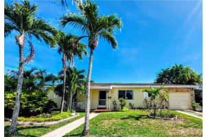 8750 Sw 42 St, Miami