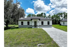 940 Lakeside Dr, Lehigh Acres