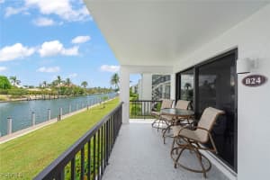 1250 Tennisplace Ct B24, Sanibel