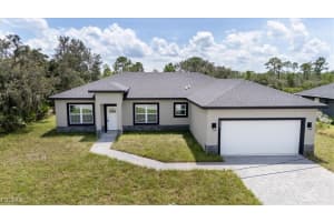 6439 Columbus Blvd, Sebring