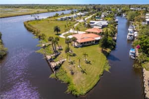 1107 E Anchor Ln, Moore Haven