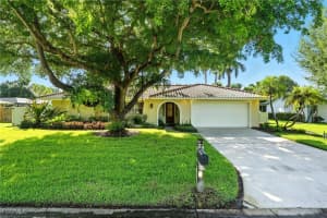 5651 Eichen Cir E, Fort Myers