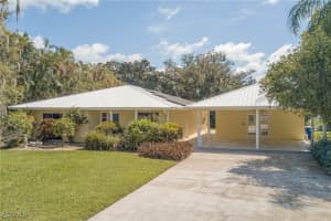 2220 Violet Dr, Fort Myers