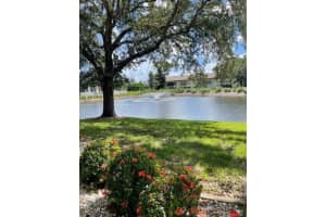 5650 Trailwinds Dr 111, Fort Myers