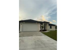 2807 40th ST W, Lehigh Acres, FL 33971-2038 - MLS#2025009109