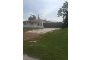 124 Apache St, Lehigh Acres