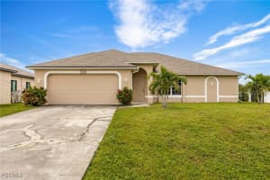 906 Sw 11th Pl, Cape Coral