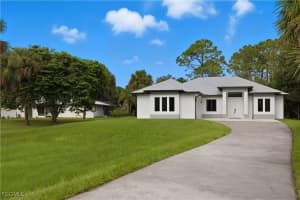 2561 Wilson Blvd N, Naples