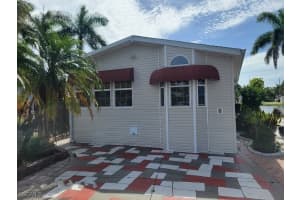 1511 Ruby Lake Pt, Naples