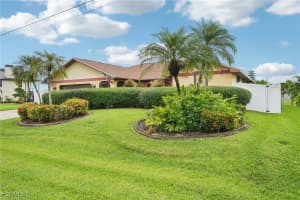 25 Se 12th Ct Cape Coral, FL 33990 - Off Market