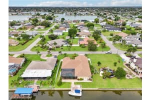 25 Se 12th Ct Cape Coral, FL 33990 - Off Market