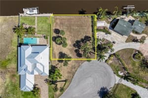 1806 MARINA CIR, North Fort Myers, FL 33913 - MLS#2025010627