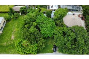 535 Coconut Ave Other, FL 34140 Sold 10/09/25