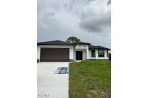 1233 AUGUSTA ST E, Lehigh Acres, FL 33974 - MLS#2025010987
