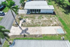 30 Hampton Drive, Fort Myers, FL 33908 - MLS#2025011751