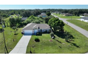 575 Bourse Cir, Lehigh Acres