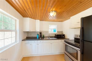 6901 Michigan Avenue, Gibsonton, FL 33534 - MLS#2025011893