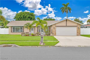 1462 N Larkwood Sq, Fort Myers