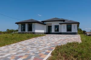 3218 4TH Street, Lehigh Acres, FL 33976 - MLS#2025012508