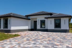3218 4TH Street, Lehigh Acres, FL 33976 - MLS#2025012508