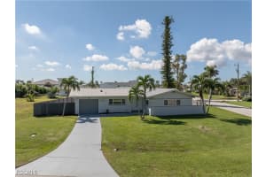 404 El Dorado Parkway, Cape Coral, FL 33904 - MLS#2025012700