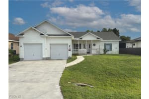 668 Kingsbury St E, Lehigh Acres