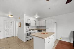 830 Wiggins Pass Rd 14, Naples