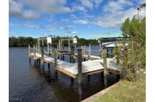 208 Sun Circle, Fort Myers, FL 33905 - MLS#2025013477