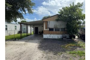 784 Avenue E NW, Moore Haven, FL 33471 - MLS#2025014051