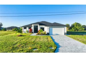313 Ne 5th Ter, Cape Coral