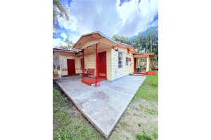 653 Howell Circle Dr, Fort Myers
