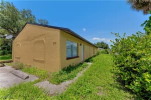 210 Charlotte Ave Fort Myers, FL 33916 - Off Market
