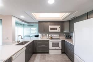 5565 Trailwinds Drive, Fort Myers, FL 33907 - MLS#2025015534