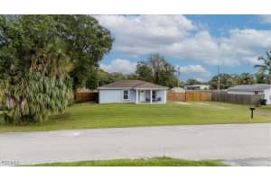 571 Avenue H, Moore Haven, FL 33471 - MLS#2025015677