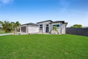 805 10th Place, Cape Coral, FL 33991 - MLS#2025015753