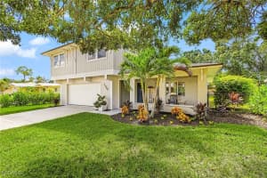 1060 Cooper Dr, Naples