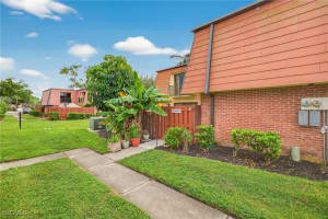 1544 Park Meadows Dr 4, Fort Myers