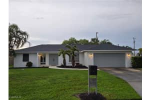 1215 Se 37th Ln, Cape Coral