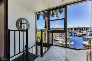 801 River Point Dr 102a, Naples