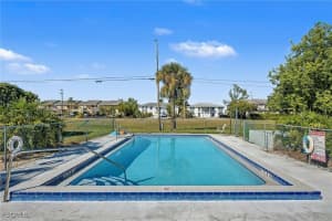 423 Cape Coral Parkway, Cape Coral, FL 33914 - MLS#2025018496