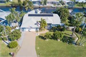 935 Se 20th Ct, Cape Coral