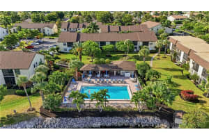 9270 Lake Park Dr 201 Fort Myers, FL 33919 - Off Market