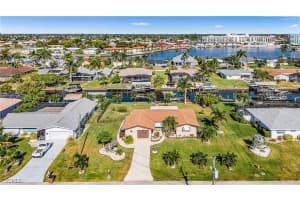 425 Pinecrest Ct, Cape Coral 425 Pinecrest Ct, Cape Coral