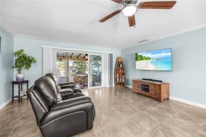 425 Pinecrest Court, Cape Coral, FL 33904 - MLS#2025020552