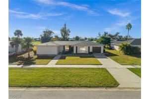 33 Golfview Place, Rotonda West, FL 33947 - MLS#2025020656