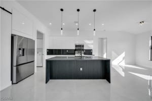 2815 44th St W, Lehigh Acres, FL 33971 - MLS#2025020875