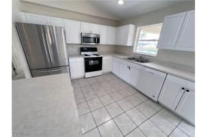 10 20th Street, Cape Coral, FL 33909 - MLS#2025021404